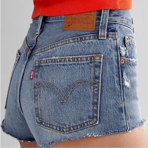 NWT Aritzia Levi’s 501 Denim Shorts
